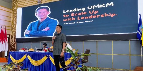 Owner Browcyl Bawakan Materi pada Seminar Akademik di UT Makassar