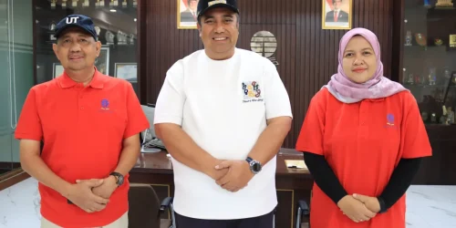 Bupati Maros Lepas Jalan Sehat UT Makassar, Ribuan Peserta Penuhi Bundaran Simpang Lima