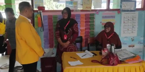 Direktur Universitas Terbuka (UT) Makassar, Prof. Dr. H. Abdul Rahman Rahim, melakukan kunjungan kerja ke Sentra Layanan UT (Salut) Mangkutana, Kabupaten Luwu Timur, Kamis (15/5/2025).