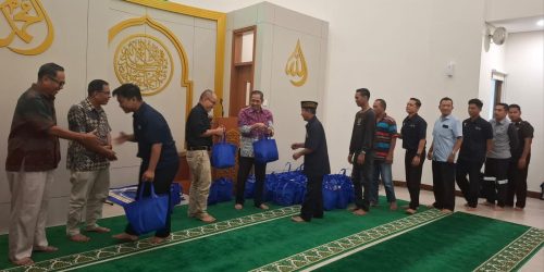 UT Makassar Tebar Berkah Ramadan, Bagi Puluhan Paket Sembako